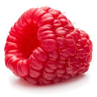 Olgun ahududu beyaz arkaplanda izole edilmiş. Yakın plan. 