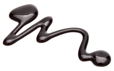 Beyaz arkaplanda izole edilmiş çikolata şurubu damlası