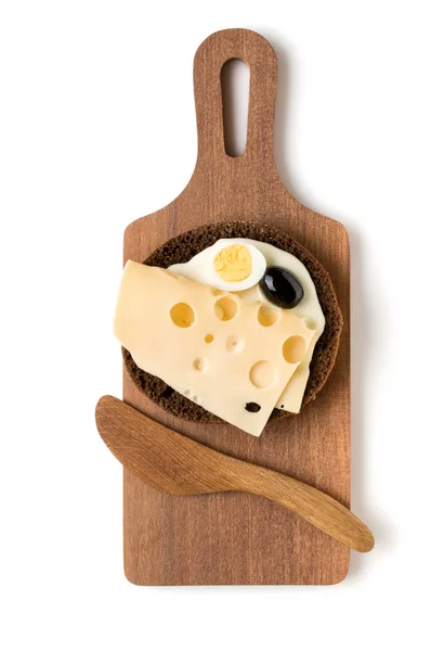 开面奶酪三明治烤面包或 crostini 木服务 — 图库照片