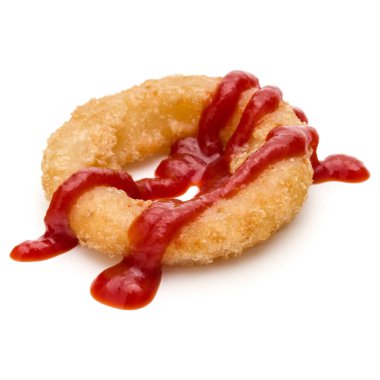 Gevrek derin kızarmış soğan veya ketçap izole o yüzükle kalamar