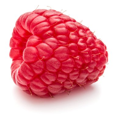 Olgun ahududu beyaz arkaplanda izole edilmiş. Yakın plan. 