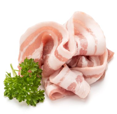  Beyaz arka plan üzerinde cu izole dilimlenmiş domuz pastırması ve maydanoz yaprakları