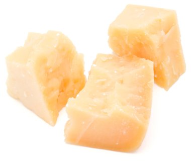 Beyaz arka plan kesme izole rendelenmiş parmesan peyniri