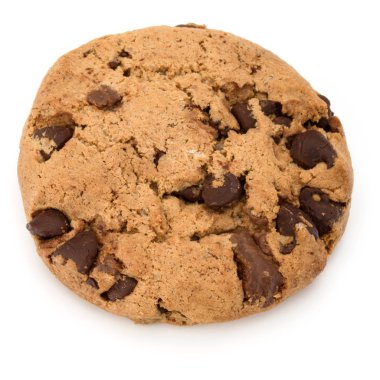 Beyaz arka plan üzerinde izole bir çikolata parçalı kurabiye. Tatlı bı