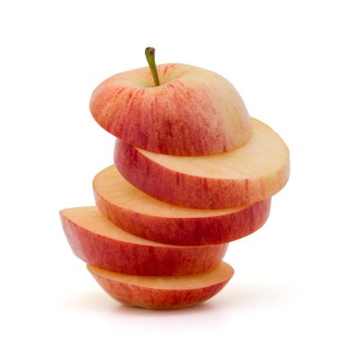 Beyaz arka plan üzerinde kesme izole kırmızı dilimlenmiş elma