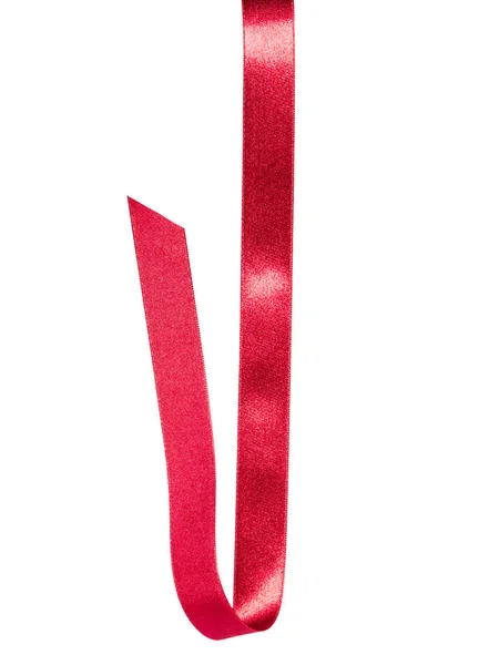 Fita de cetim brilhante na cor vermelha isolada no fundo branco clo — Fotografia de Stock