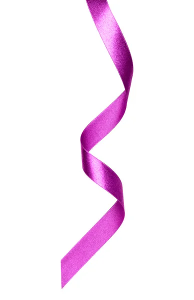 Lesklá saténová stuha v lila barvě izolovaných na bílém pozadí c — Stock fotografie