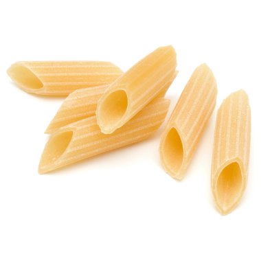 Beyaz arka plan üzerinde izole makarna çeşitleri. Pennoni. Penne rigat