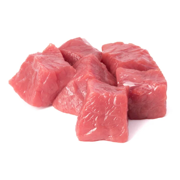 Carne di manzo tritata cruda pezzi isolati om sfondo bianco tagliato ou — Foto Stock