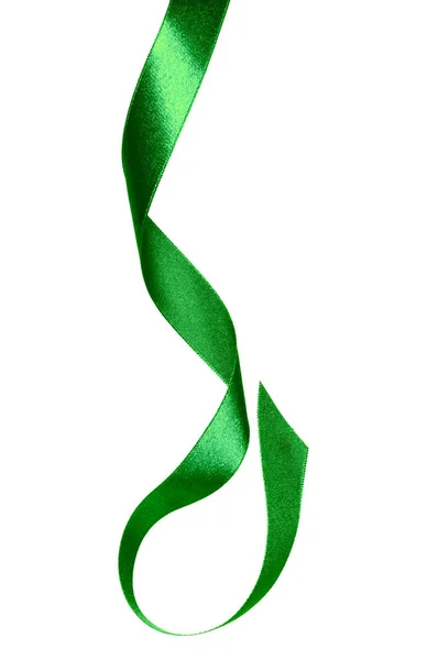Glänzendes Satinband in grüner Farbe isoliert auf weißem Hintergrund — Stockfoto