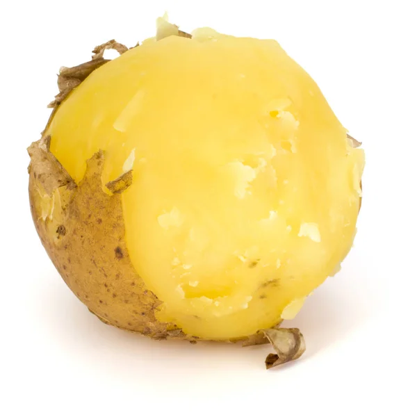 Een gekookte geschilde aardappel geïsoleerd op een witte achtergrond knipsel — Stockfoto