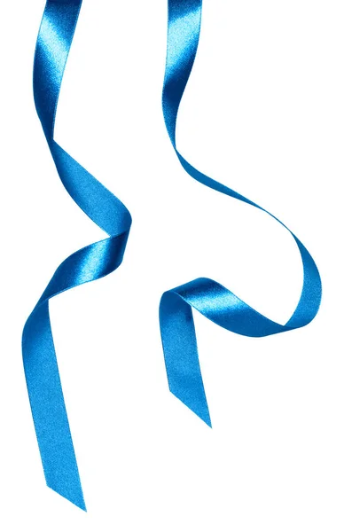 Fita de cetim brilhante na cor azul isolado no fundo branco cl — Fotografia de Stock