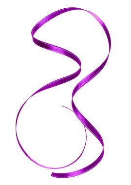 Beyaz arka plan üzerinde izole parlak saten şerit.