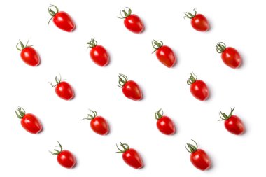 Kiraz domates izole sarı zemin üzerine gıda deseni. Düz yatıyordu, en iyi görünümü.