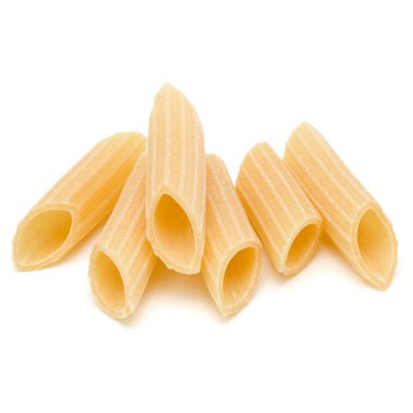 Beyaz arka plan üzerinde izole makarna çeşitleri. Pennoni. Penne rigate.