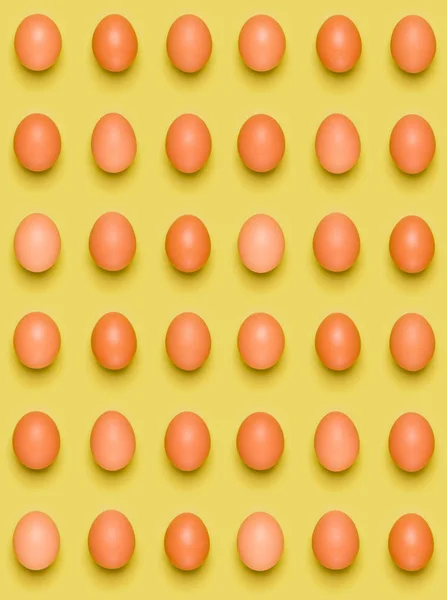 Eier Muster Auf Gelbem Hintergrund Osterkonzept Flache Lage Draufsicht Lebensmittel — Stockfoto
