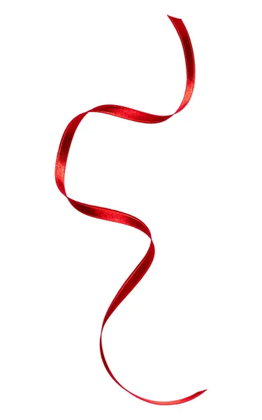 白い背景で隔離赤い色で光沢のあるサテンのリボンをクローズ アップ 装飾デザインのリボン イメージ — ストック写真