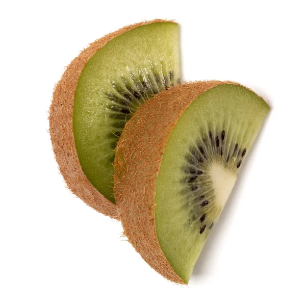 Duas fatias de frutas kiwi isoladas no fundo branco closeup. Segm — Fotografia de Stock