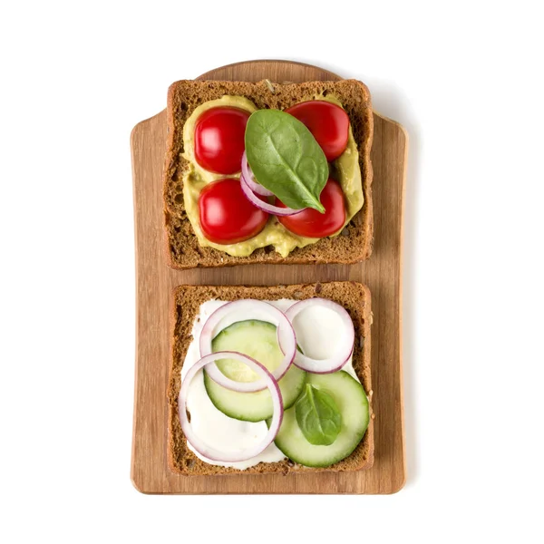 Canapé de sándwich de verduras de cara abierta o crostini en una se de madera —  Fotos de Stock