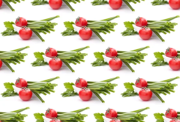 La cebolla de primavera y el tomate cherry en un tazón. Patrón de alimentos sin costura . —  Fotos de Stock