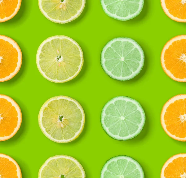 Citrus Fruits pattern on green background. Orange, Lime, Lemon s — Stock Photo, Image