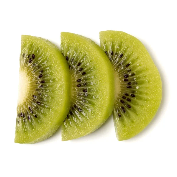Trei felii de fructe kiwi decojite izolate pe clos de fundal alb — Fotografie, imagine de stoc