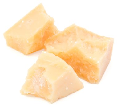 Beyaz arka plan kesme izole rendelenmiş parmesan peyniri