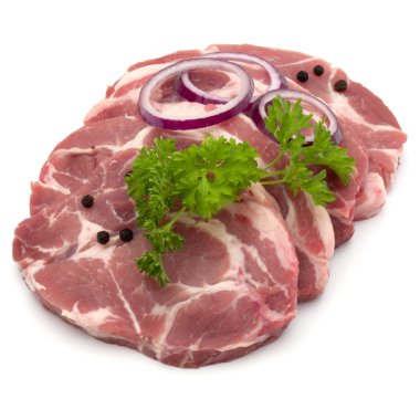 Çiğ domuz boyun maydanoz ot yaprakları ile et doğrayın, biber spi