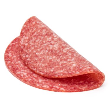 Beyaz arka planda izole edilmiş salam tütsülenmiş sosis dilimleri