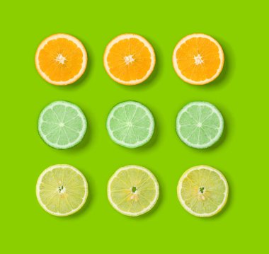 Yeşil arka plan üzerinde Narenciye desen. Portakal, Kireç, Limon s