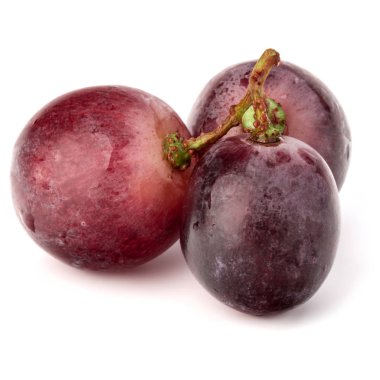 Beyaz arka plan kesme izole kırmızı üzüm dut grup 