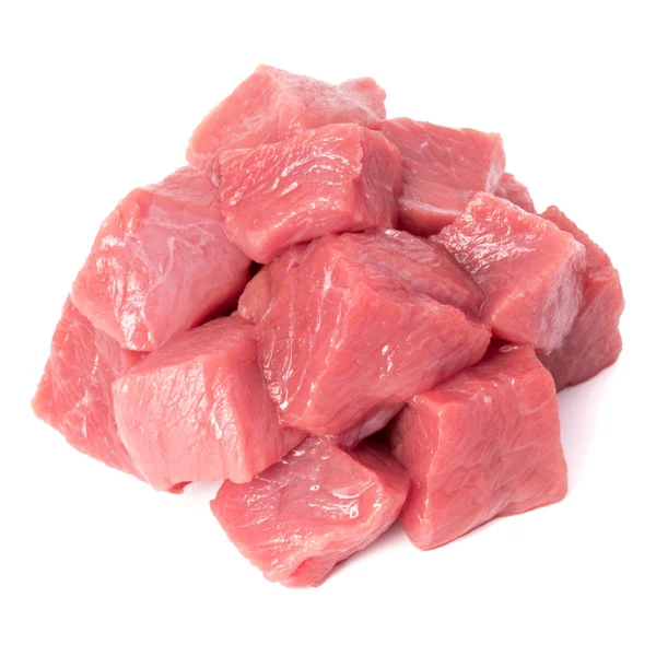 Kawałki surowej wołowiny posiekane mięso na białym tle białe om, w cut ou — Zdjęcie stockowe