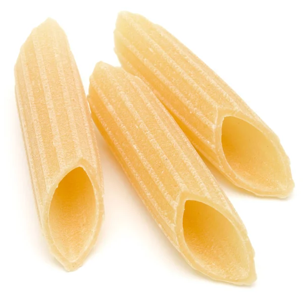 Pastas italianas aisladas sobre fondo blanco. Pennoni. Penne rigat — Foto de Stock