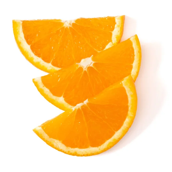 Fetta di frutta arancione isolata su sfondo bianco primo piano. Alimenti b — Foto Stock
