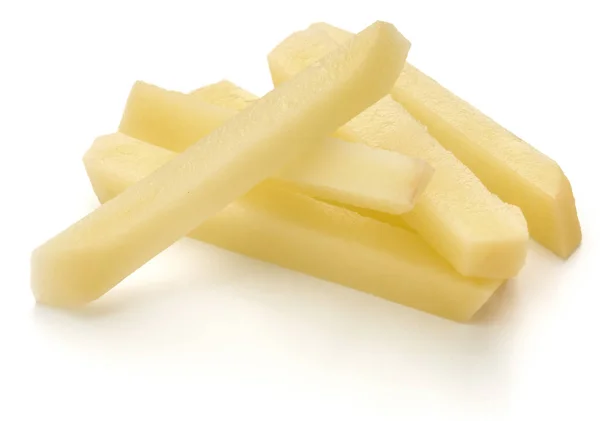 Rauwe aardappel gesneden reepjes bereid voor de Franse frietjes geïsoleerd op w — Stockfoto