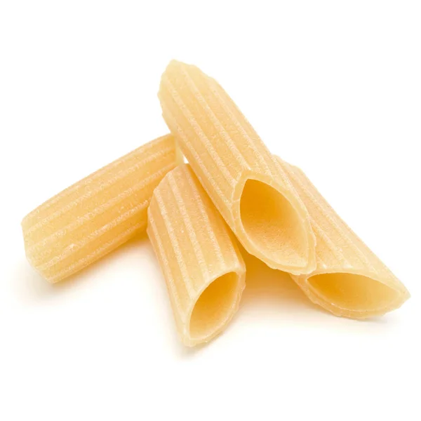 Massa italiana isolada sobre fundo branco. Pennoni. Penne rigat — Fotografia de Stock