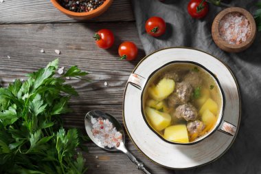 Köfte çorbası. Rustik tarzı