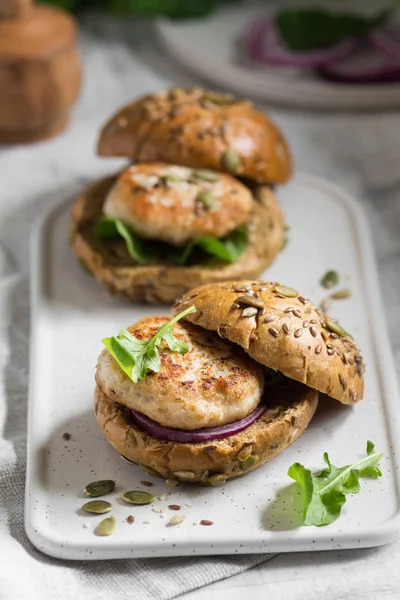 Burger Pieczywo Kotlet Drobiowy Prawidłowe Odżywianie Dla Weight Loss — Zdjęcie stockowe