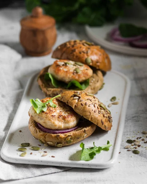 Burger Pieczywo Kotlet Drobiowy Prawidłowe Odżywianie Dla Weight Loss — Zdjęcie stockowe