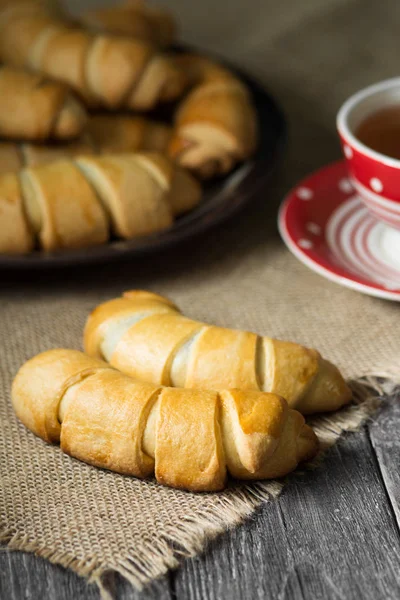 Brötchen Auf Einem Holztisch Rustikaler Stil — Stockfoto