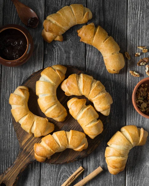 Brötchen Auf Einem Holztisch Rustikaler Stil — Stockfoto