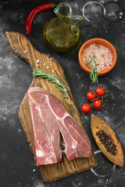 Geyik eti biftek. Rustik tarzı