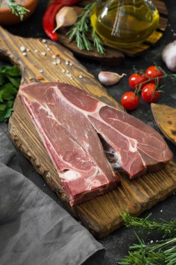 Geyik eti biftek. Rustik tarzı