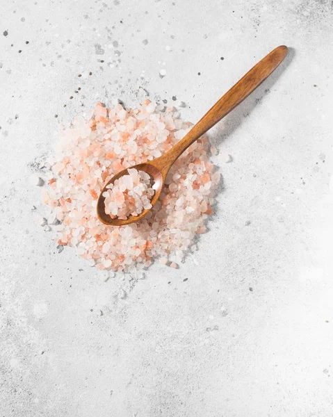 Gri arka planda deniz pembesi tuzu