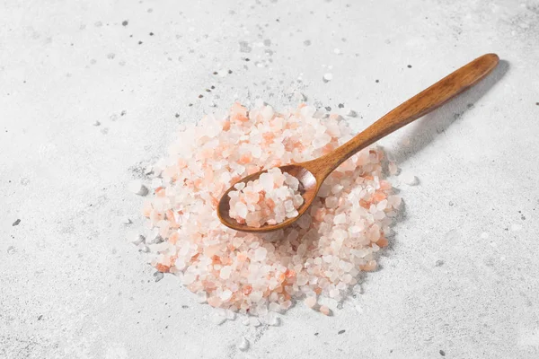 Gri arka planda deniz pembesi tuzu