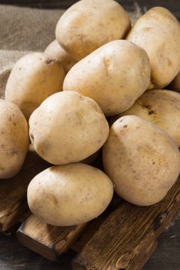 Çiğ patates. Rustik tarzı