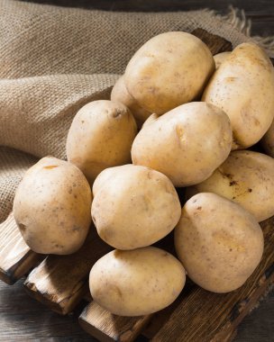 Çiğ patates. Rustik tarzı