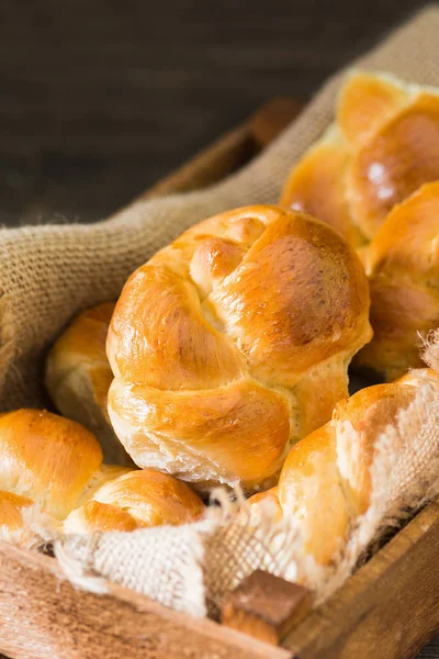 Brötchen Auf Holzboden Landhausgebäck Rustikaler Stil — Stockfoto