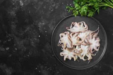 Koyu arka planda ham ahtapotlar