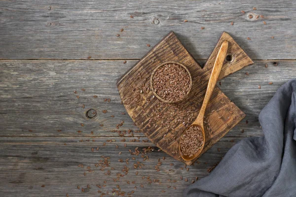 Semillas Lino Tazón Madera Sobre Una Mesa Madera Gris Estilo — Foto de Stock